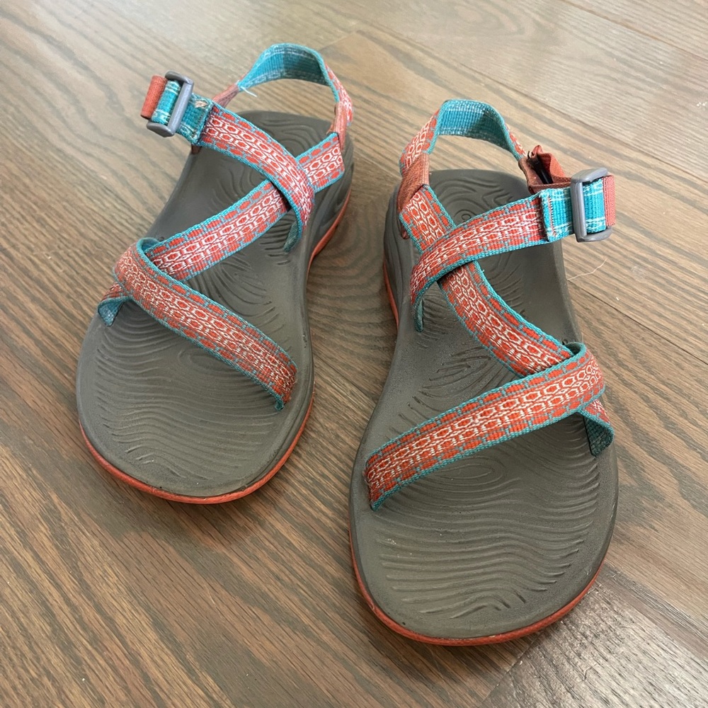 Women’s Chacos Size 8